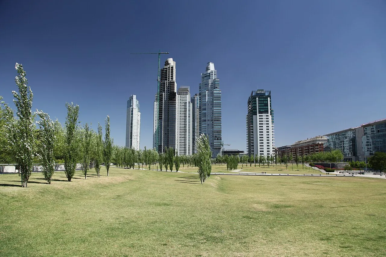 Archival photograph of Parque Mujeres Argentinas, Buenos Aires (2010)