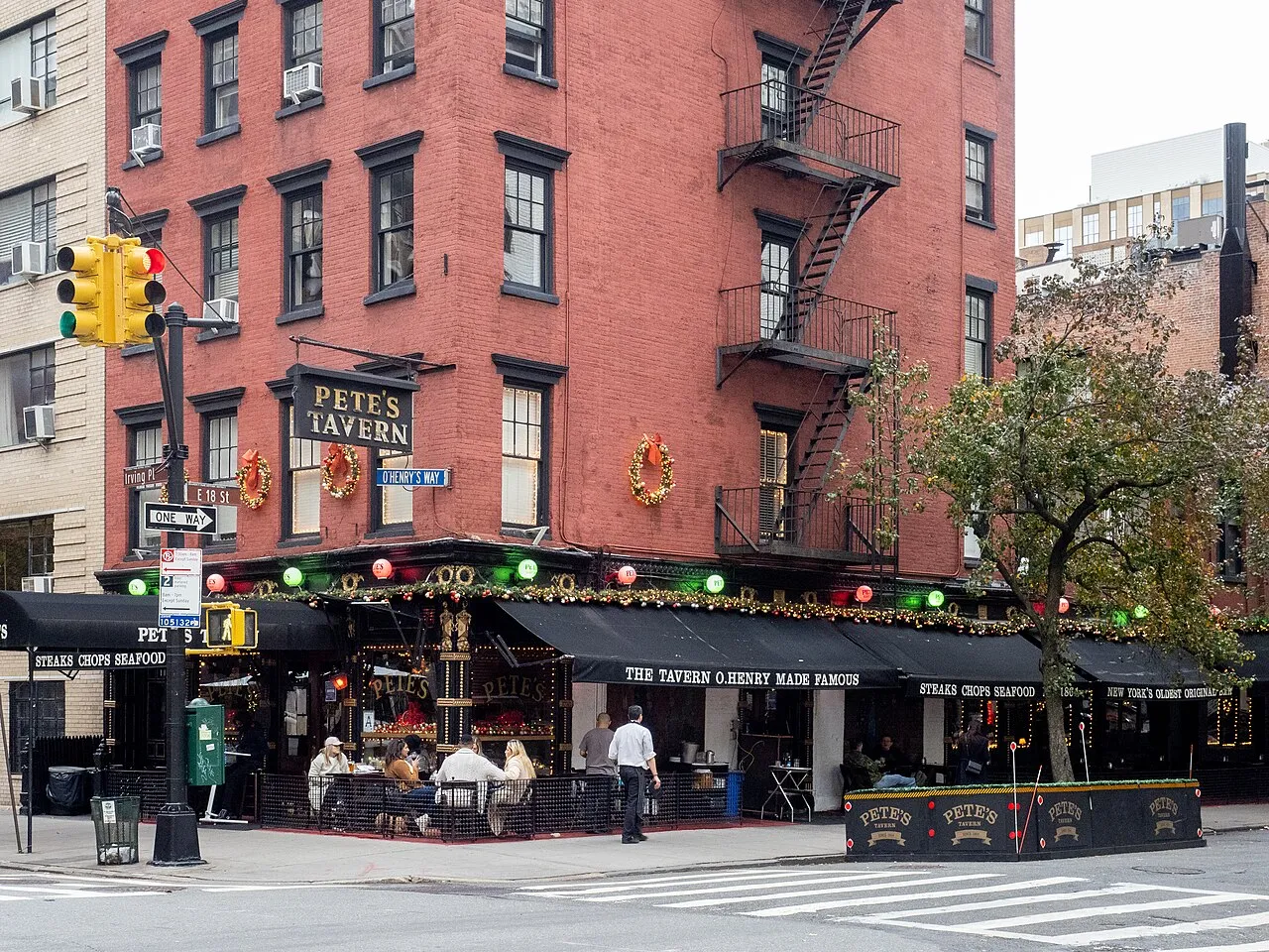 Archival photograph of Pete’s Tavern, New York (2021)