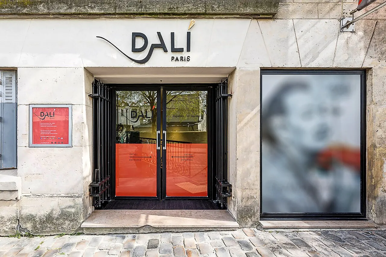 Photographie d’archive : Dalí Paris, Paris (2018)