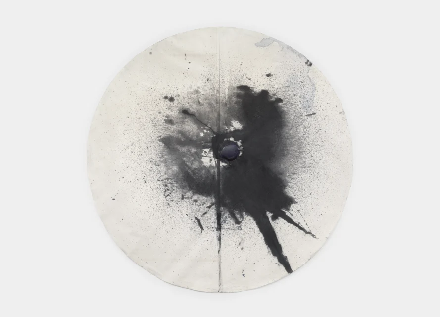 Circular black-and-white work by Matsutani Takesada, shown in Hashigakari at Musée Cernuschi.