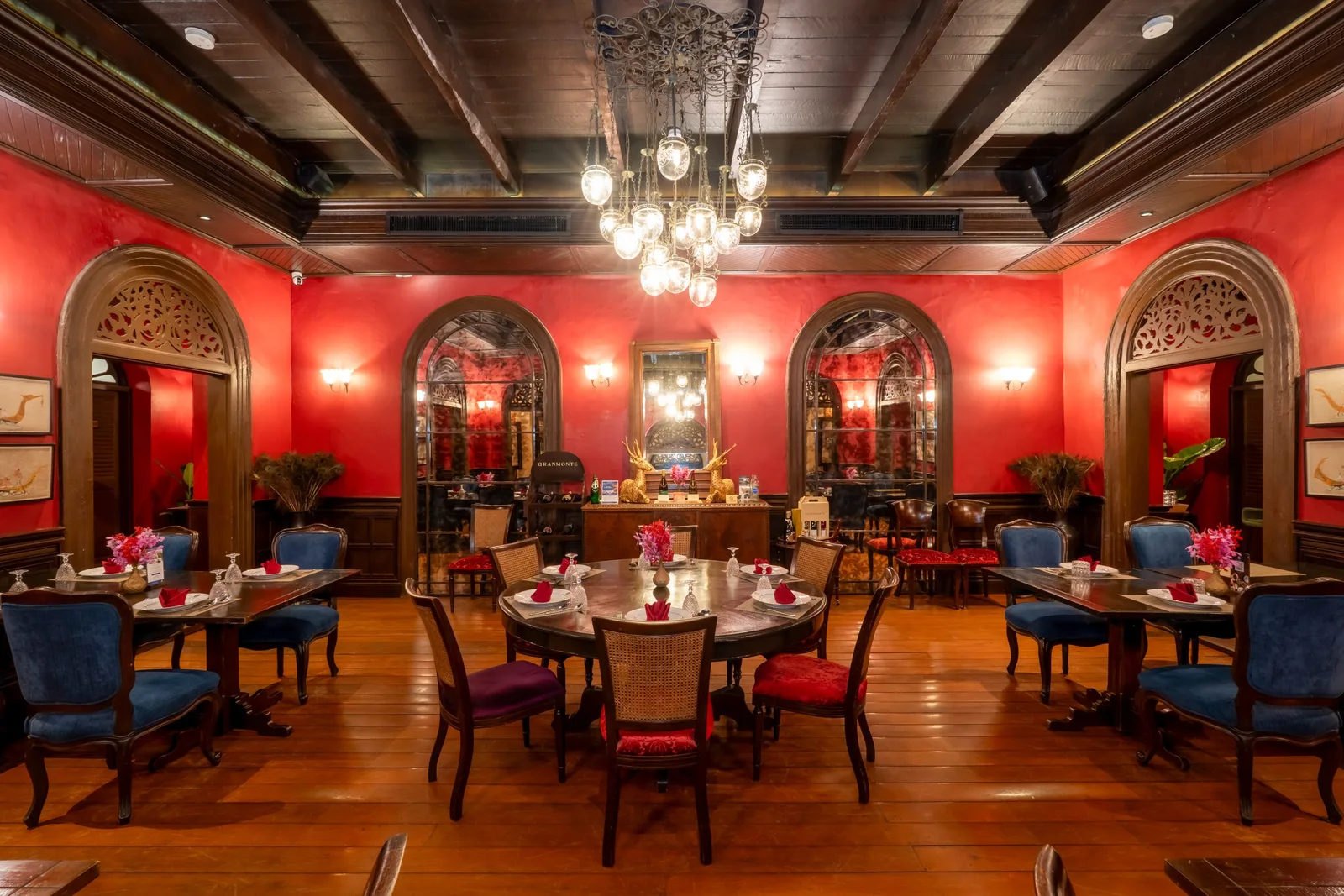 Praya Dining : บรรยากาศภายใน (ภาพจากเว็บไซต์ทางการ)