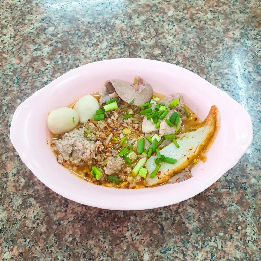 Rung Rueang Tung Pork Noodle : อาหาร (ภาพจากเว็บไซต์ทางการ)
