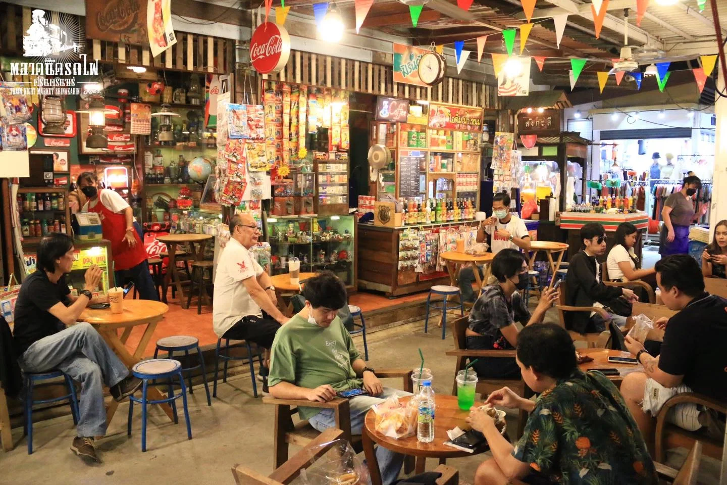 Train Night Market Srinagarindra : ตลาด (ภาพจากเว็บไซต์ทางการ)