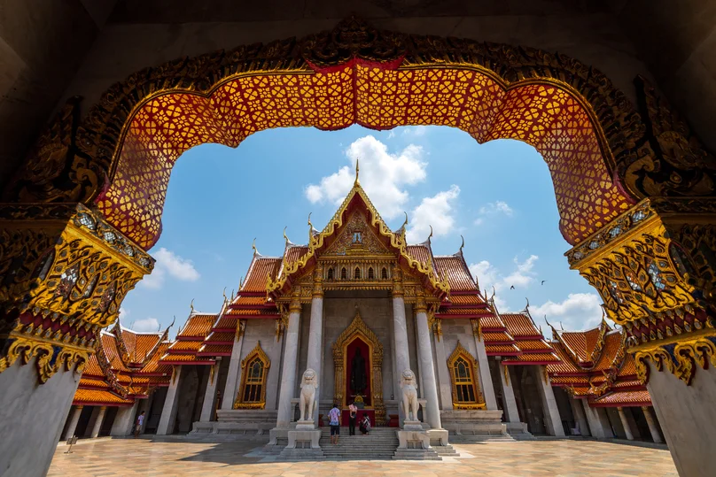 วัดเบญจมบพิตรดุสิตวนารามราชวรวิหาร : อาคารด้านนอก (ภาพจากเว็บไซต์ทางการ)