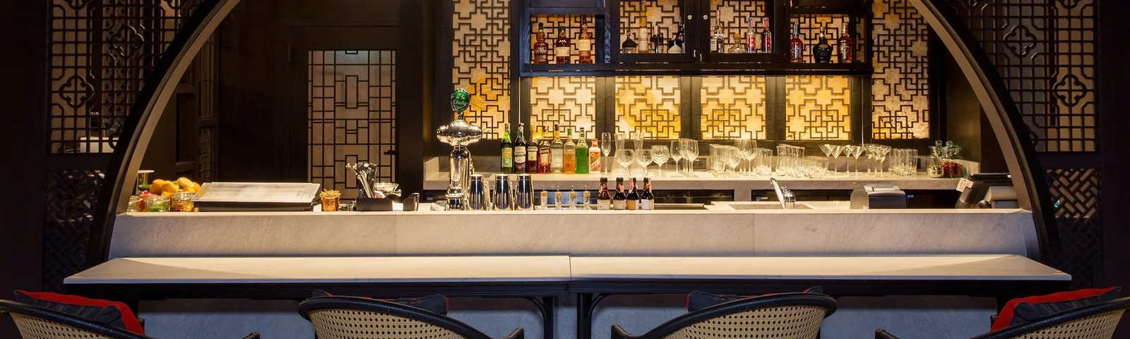 Yao Rooftop Bar : บาร์ (ภาพจากเว็บไซต์ทางการ)