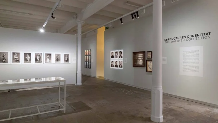 Foto Colectania: photographic works displayed in a light-filled gallery, pictured by the listed source