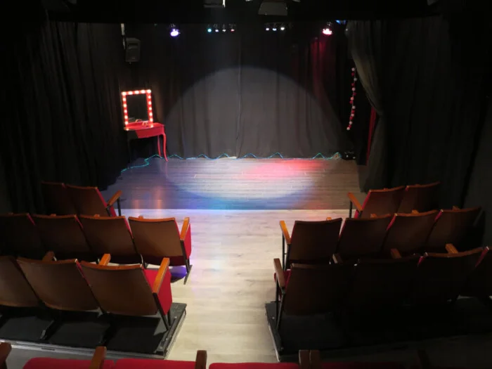 Sala Fènix: intimate theatre seating facing the softly lit stage