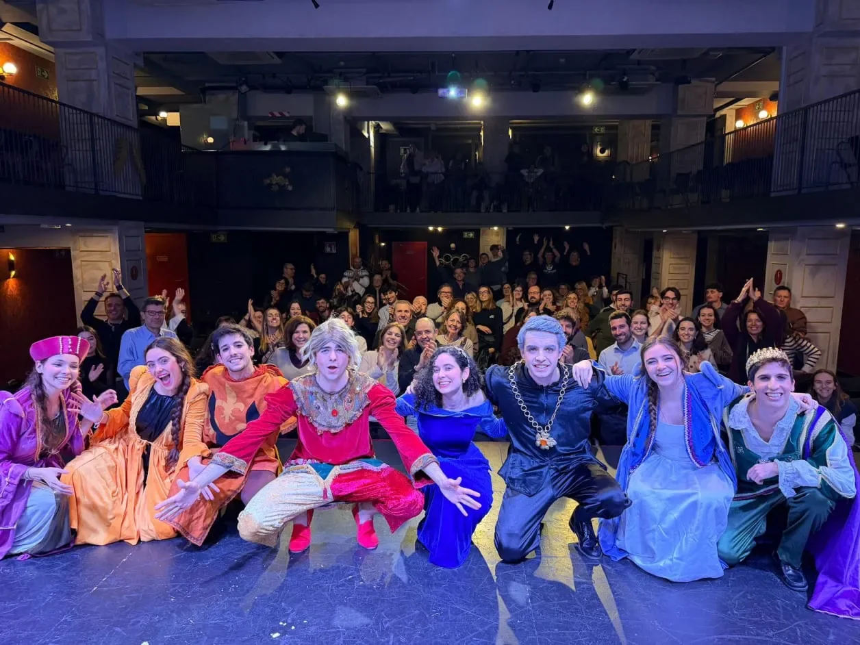 Teatre Muntaner: performers and audience members inside the theatre, shown on its official website