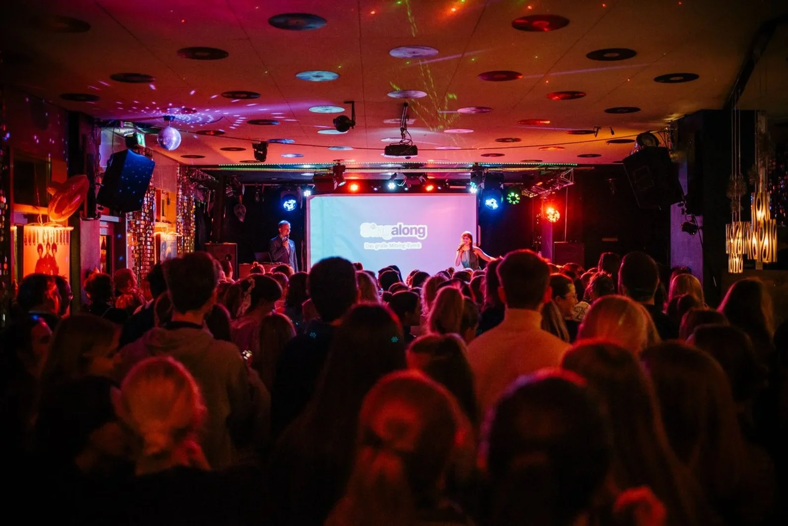 Frannz Club: audience at a live performance