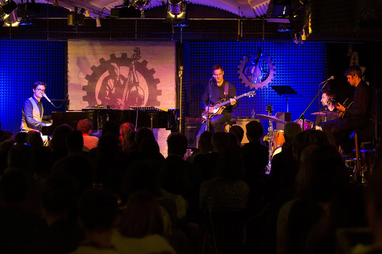 Kunstfabrik Schlot : Liveauftritt (Bild von der offiziellen Website)