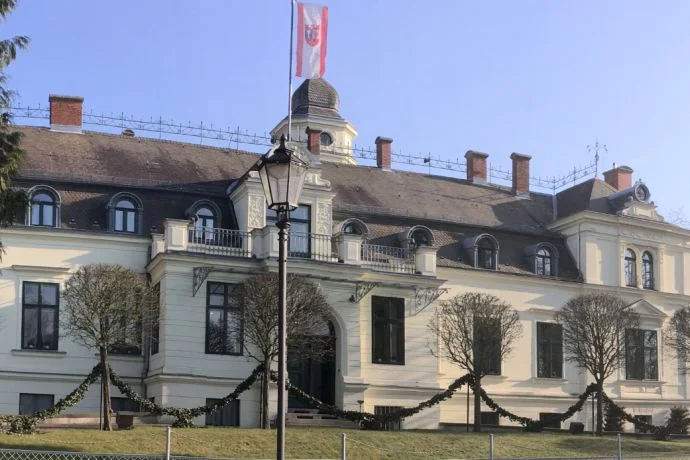 Schloss und Gutshof Britz : Fassade (Bild von der offiziellen Website)