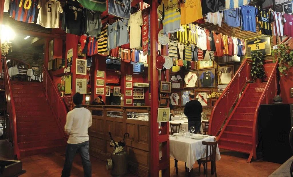 El Pobre Luis : Interior