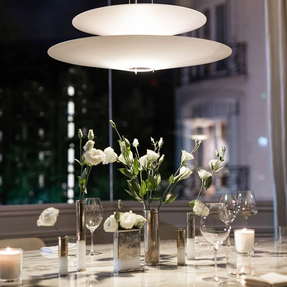 Presencia: dining table with flowers and lamp