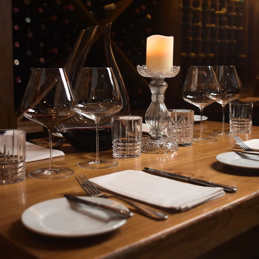 Roux: set table and candlelight