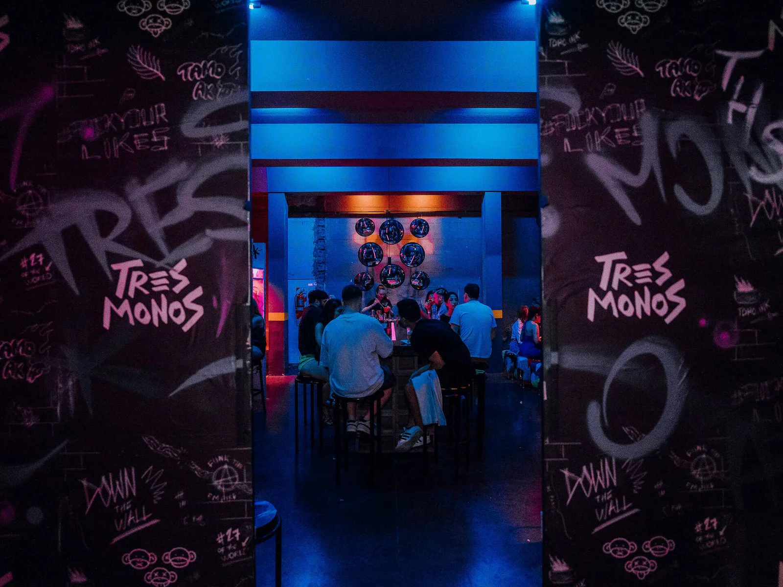 Tres Monos : Fachada