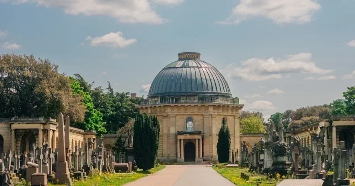 The domed chapel and cemetery garden at Brompton Cemetery