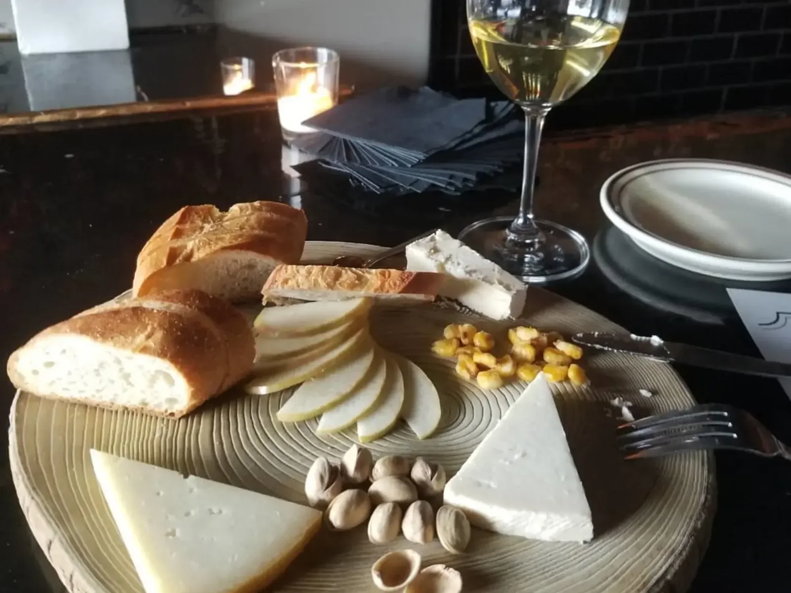 Bar Covell: a cheese plate beside a glass of wine, shown on its official website