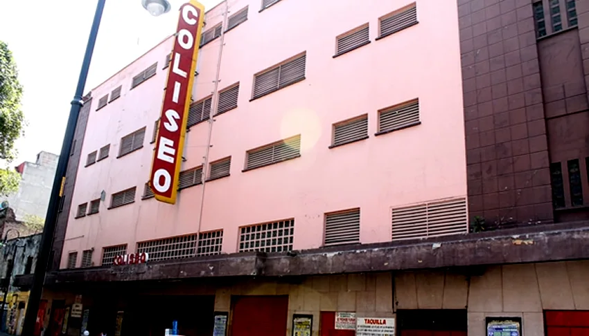 Arena Coliseo: the pink facade and vertical Coliseo sign
