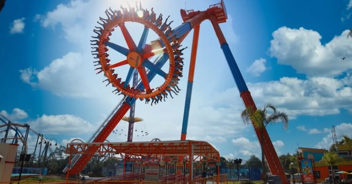 Six Flags México : Fachada (imagen del sitio oficial)