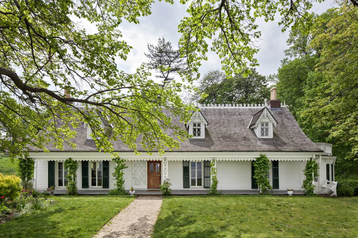 Alice Austen House: historic house surrounded by trees and lawn