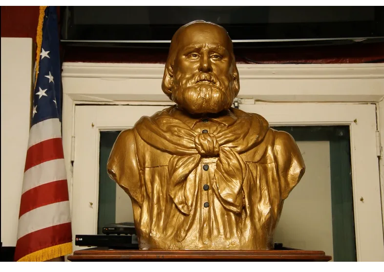 Garibaldi-Meucci Museum: garibaldi bust displayed inside the museum