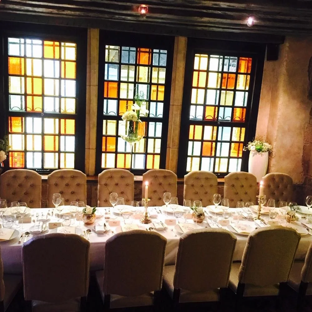 Relais Louis XIII : Salle (image du site officiel)