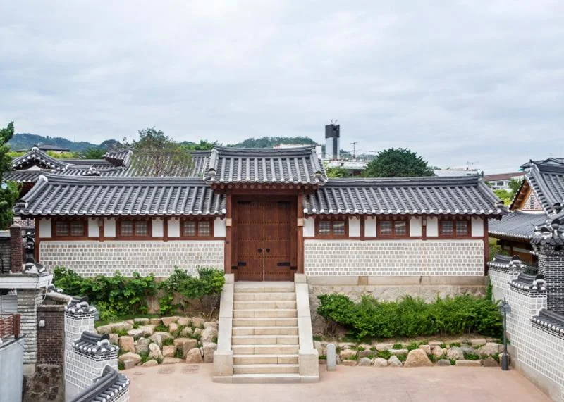 Baek In-je House: traditional house and courtyard entrance