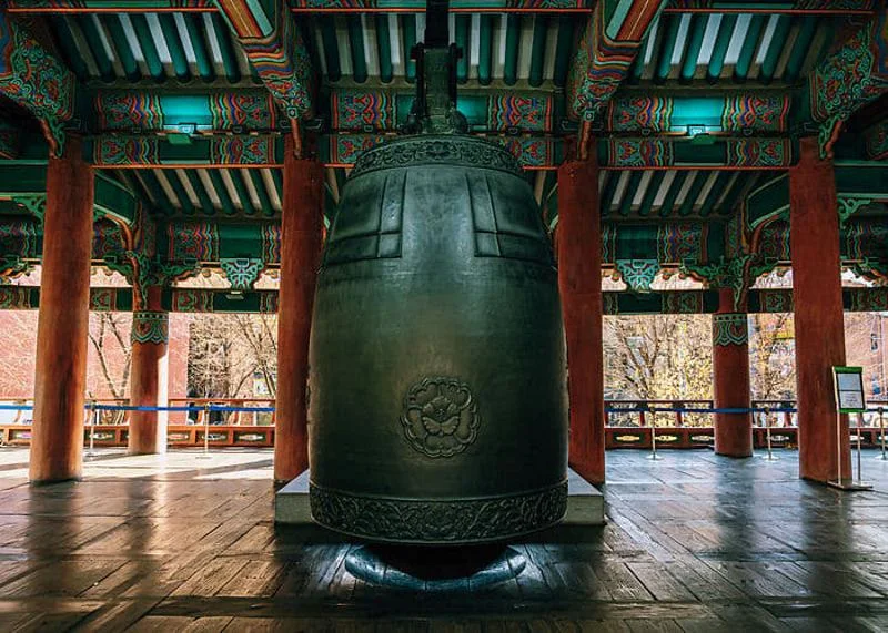Bosingak Pavilion: large bell inside the decorated pavilion