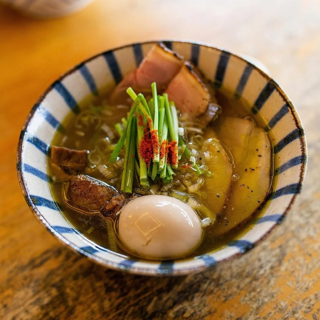 Damtaek: bowl with egg, meat and vegetables