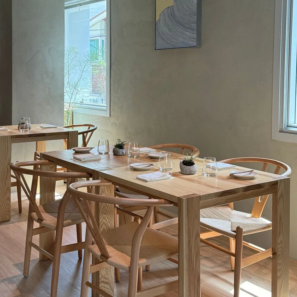 Fuje: wooden tables in a sunlit dining room