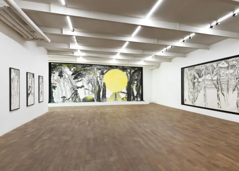Gana Art Center: gallery room with paintings