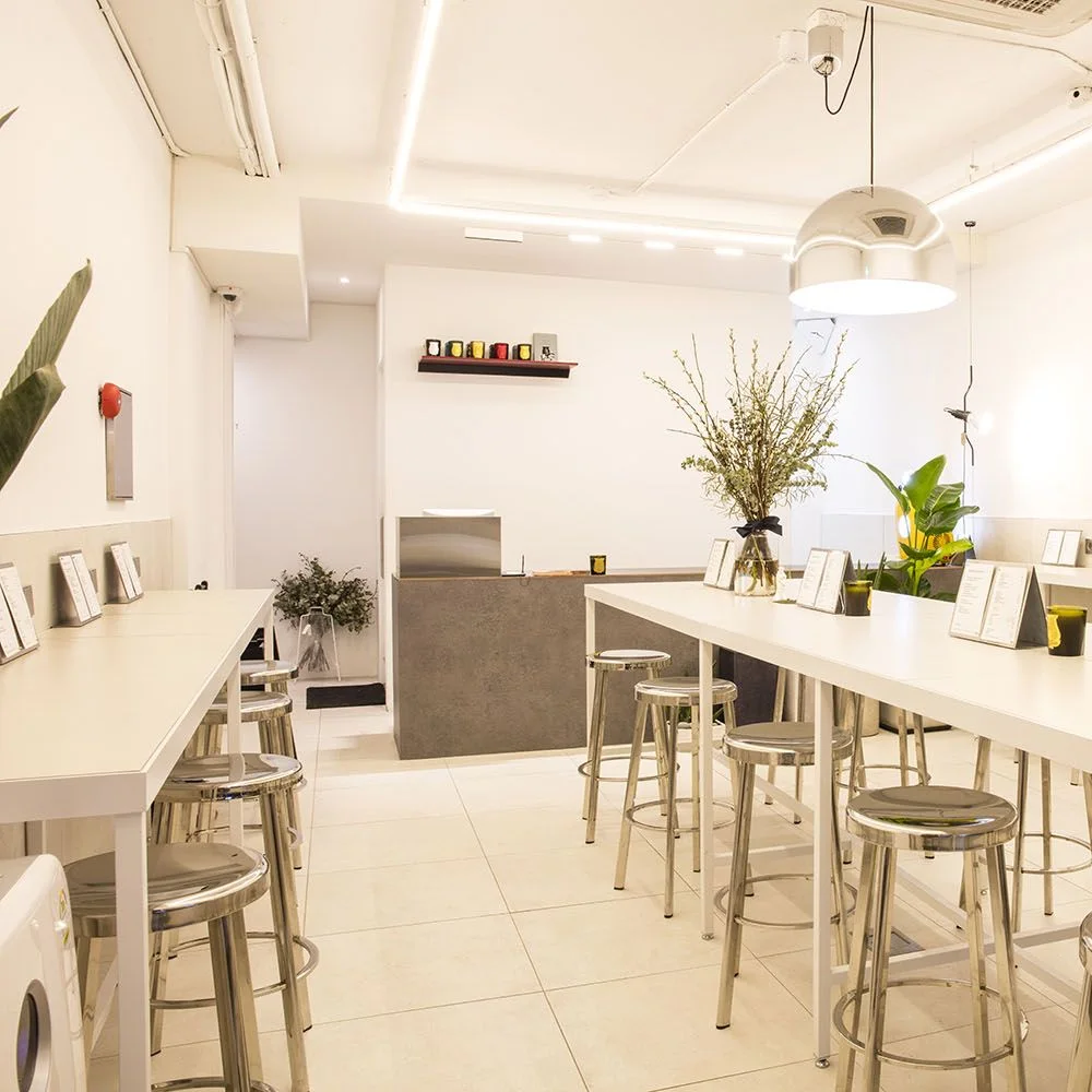 Gebangsikdang: bright dining room with counter seating
