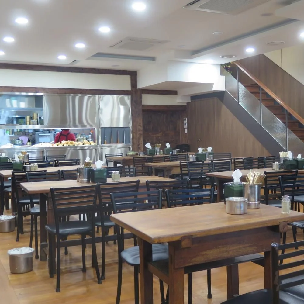 Hadongkwan: restaurant tables and counter