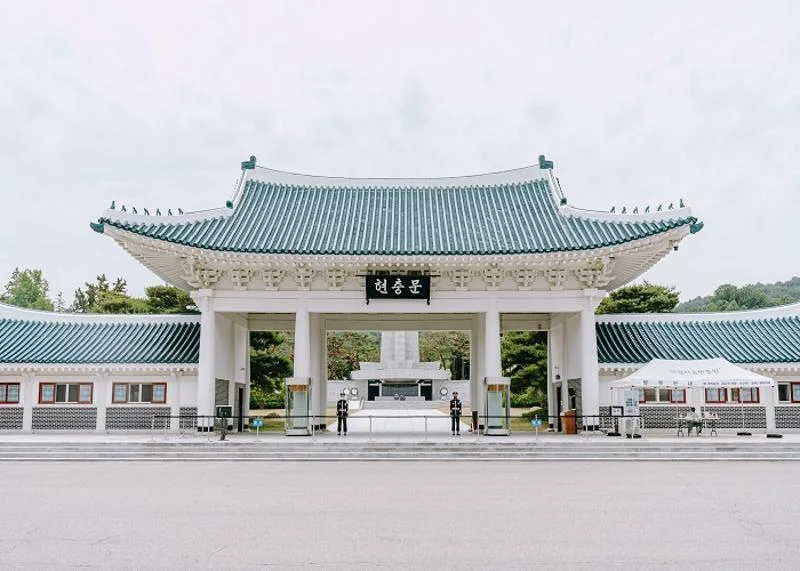 Seoul National Cemetery: cemetery entrance gate