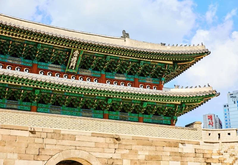 Sungnyemun Gate: decorated historic gate