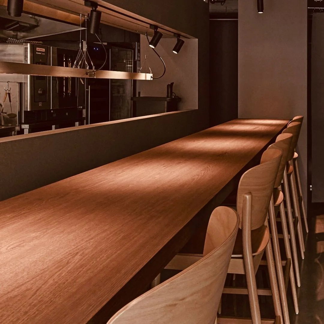 Tutoiement: long wooden dining counter