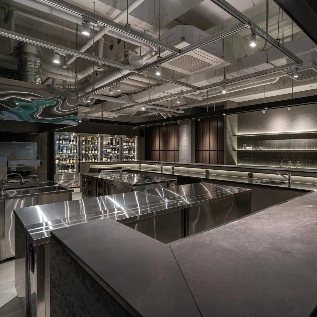 VINHO: modern metal dining counter and kitchen