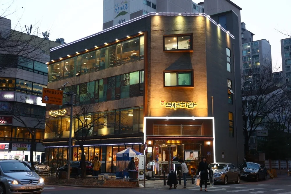 Yukjeon Hoekwan: restaurant building at dusk