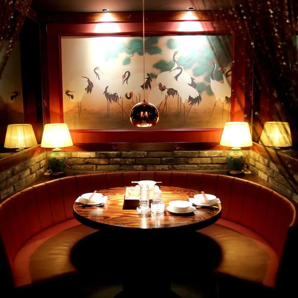 Zhonghuafuchun Salon: private booth with a round table