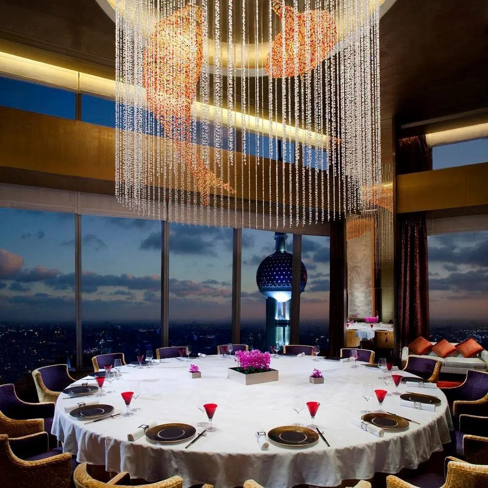Jin Xuan: round dining table and chandelier