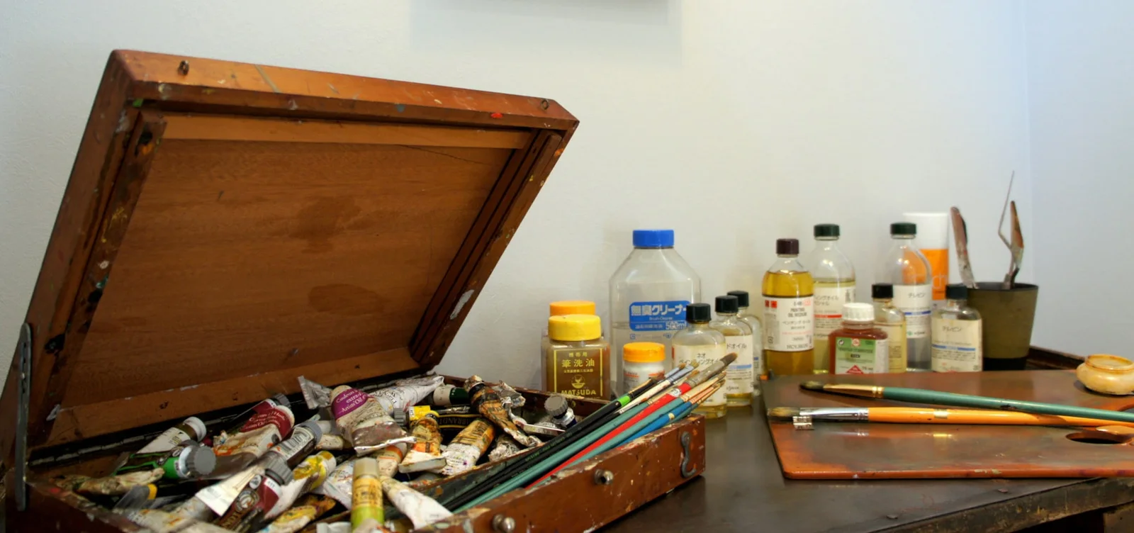Atelier Uchino: an artist's paint box and brushes pictured by the gallery