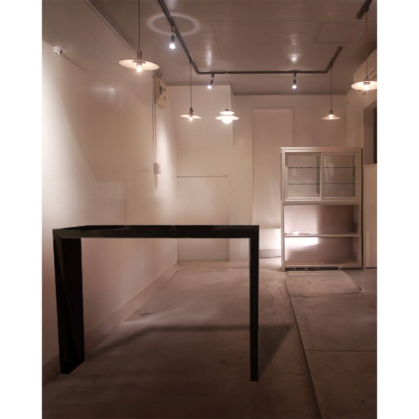 Gallery Nooog: the intimate gallery space with ceiling spotlights