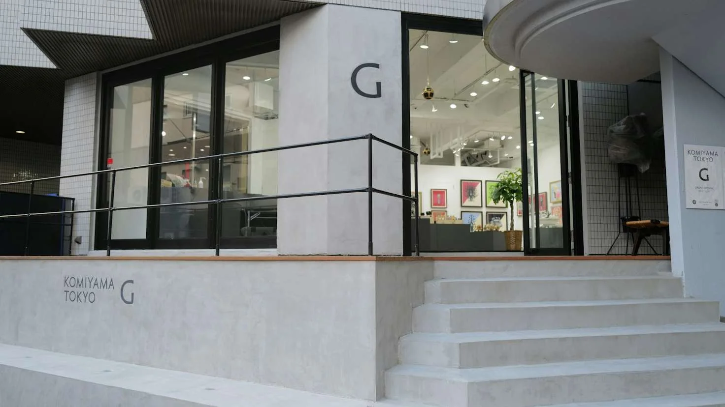 Komiyama Tokyo G: wide steps leading to the glass-fronted gallery entrance