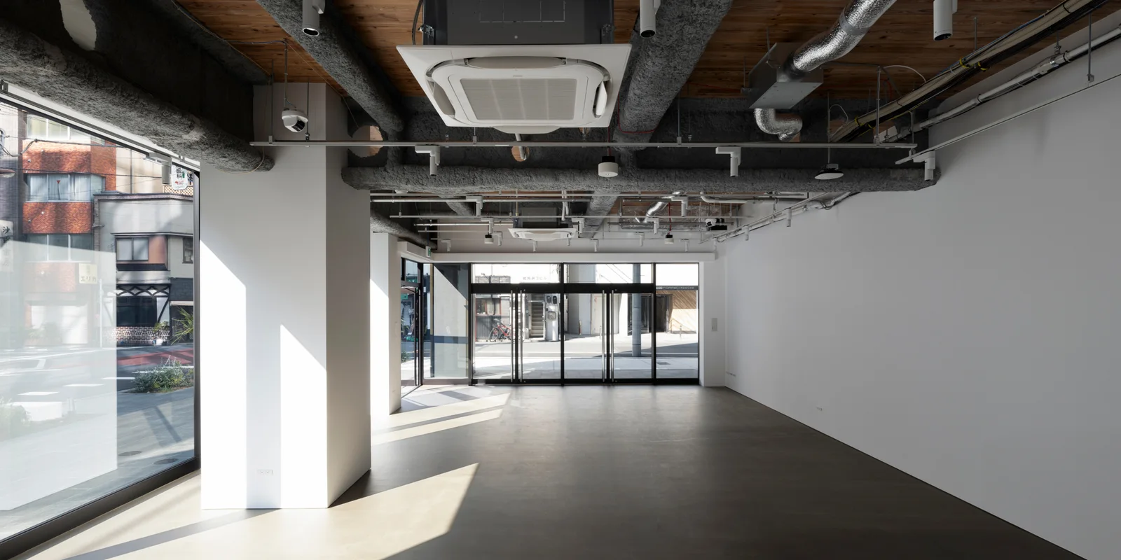 New Gallery: light gallery space with exposed ceiling