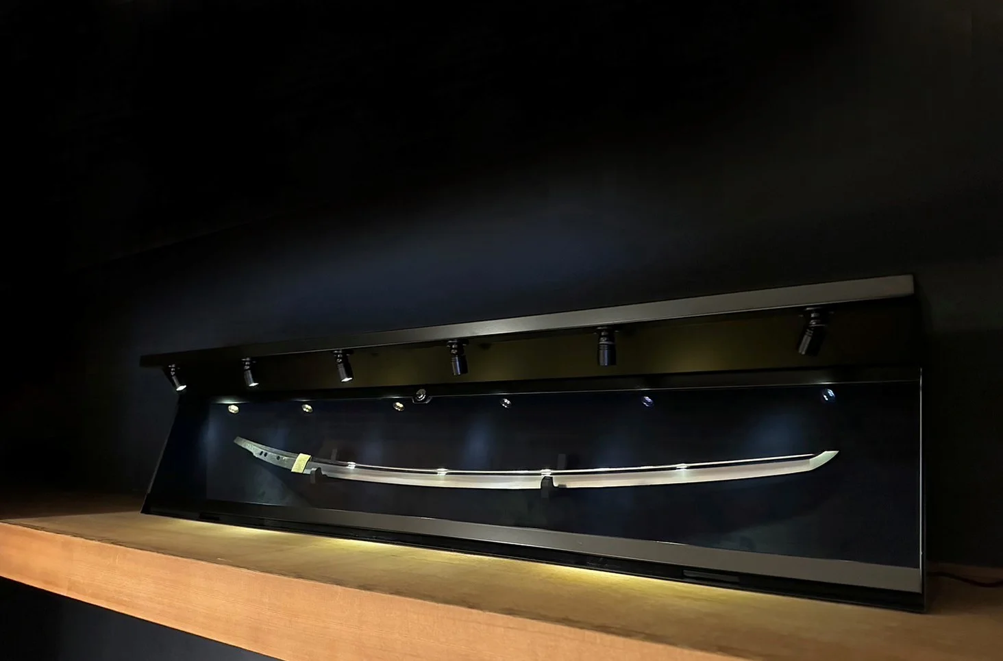 Nihonbashi N11 Gallery: sword displayed in an illuminated gallery case
