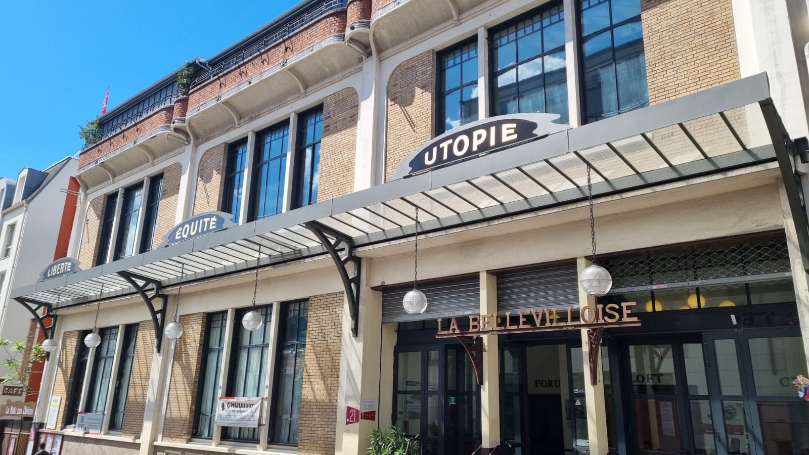 Entrée de La Bellevilloise à Paris, sous la devise Liberté Équité Utopie