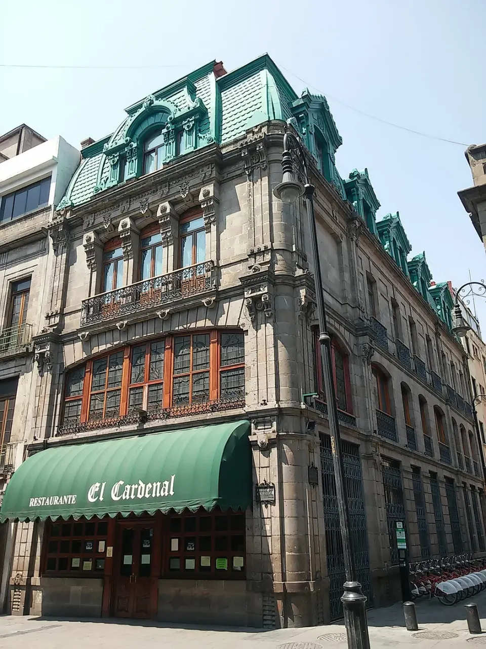 Edificio de El Cardenal en Palma 23, fotografiado en abril de 2020