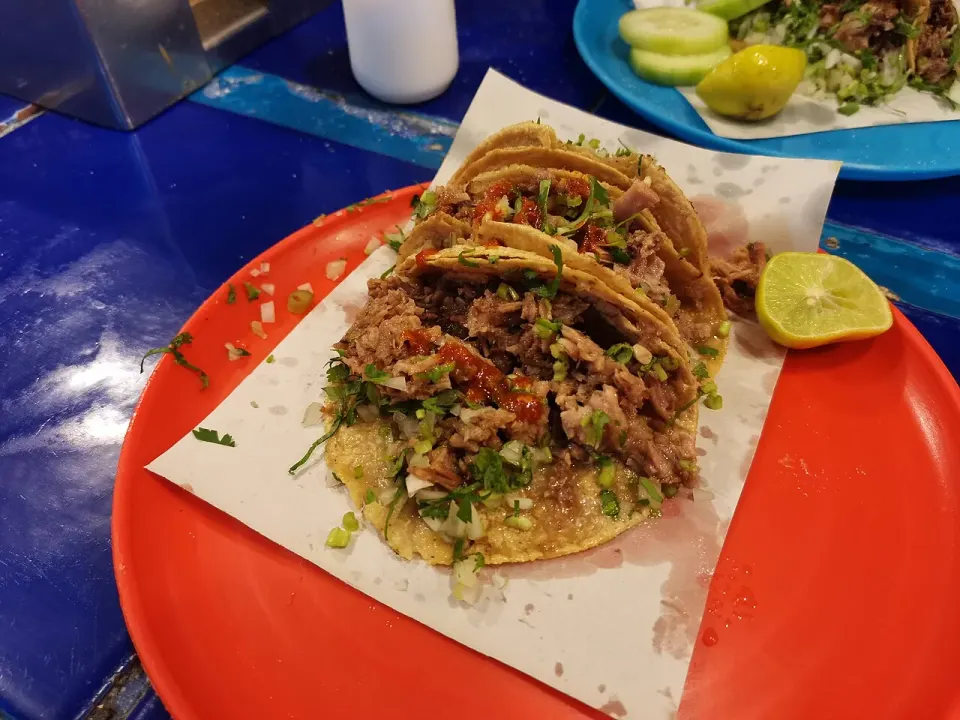 Comida servida en Tacos Charly (2020)